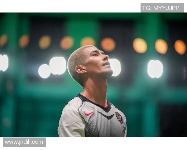 瑞典足球明星米卡夫的辉煌历程与对足球的热爱之旅 瑞典足球明星米卡夫的辉煌历程与对足球的热爱之旅