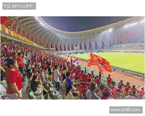 足球明星齐聚一堂共庆盛典精彩瞬间尽在此图中展现无遗