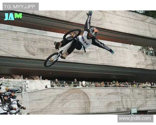 极限运动会点评:西安滑板队的灵活性表现 极限运动会点评:西安滑板队的灵活性表现